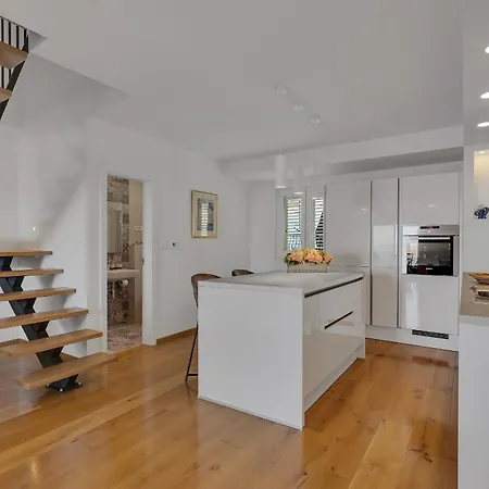 Dany Konukevi Makarska