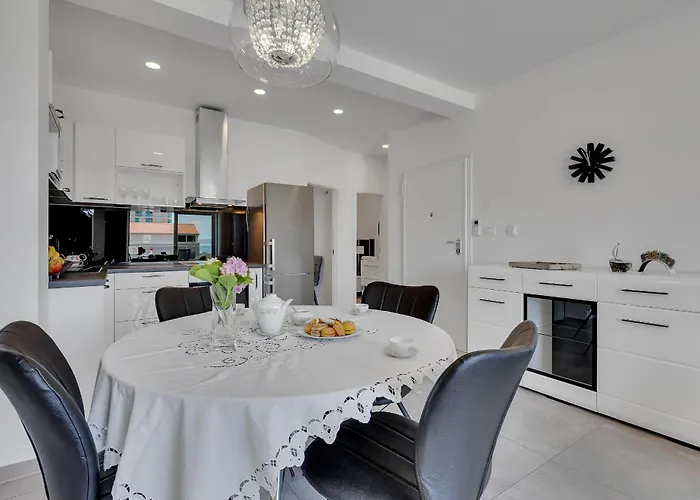 Dany 4* 마카르스카