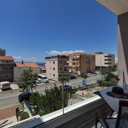 Dany 4* Μακάρσκα